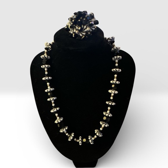 Jewelry - Vintage Black & White Necklace & Brooch‎ Mid-Century Jewelry 1950s Style